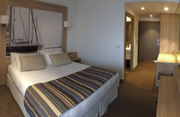 À vendre – Ensemble immobilier avec vue mer : Hôtel 3* et 2 batiments - proche de L'ILE ROUSSE (20) — photo 3
