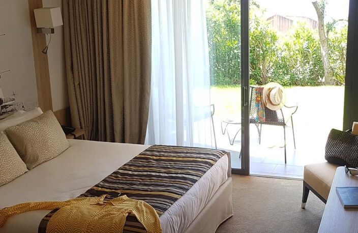 À vendre – Ensemble immobilier avec vue mer : Hôtel 3* et 2 batiments - proche de L'ILE ROUSSE (20) — photo 4