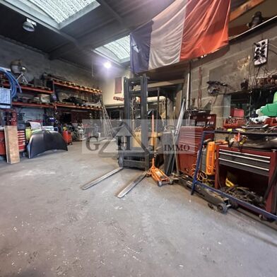 Local industriel  899000 €