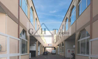 Local industriel  854 m² à louer à Aubervilliers (93300)