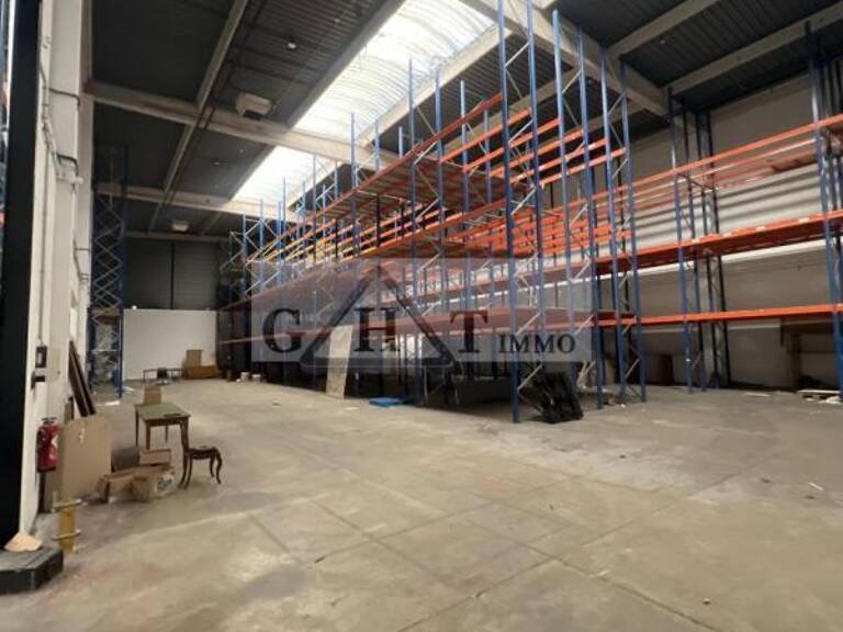 A LOUER 1502 M² ENTREPOT BUREAUX A SAINT-OUEN SUR SEINE — photo 1