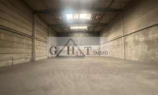 Local industriel  1240 m² à louer à Saint-Ouen-sur-Seine (93400)