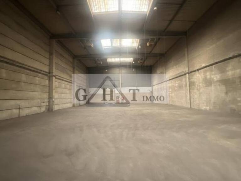 A LOUER 1240 M² ENTREPOT BUREAUX A SAINT-OUEN SUR SEINE — photo 1