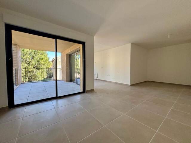 Appartement T3 avec terrasse et parking — photo du bien