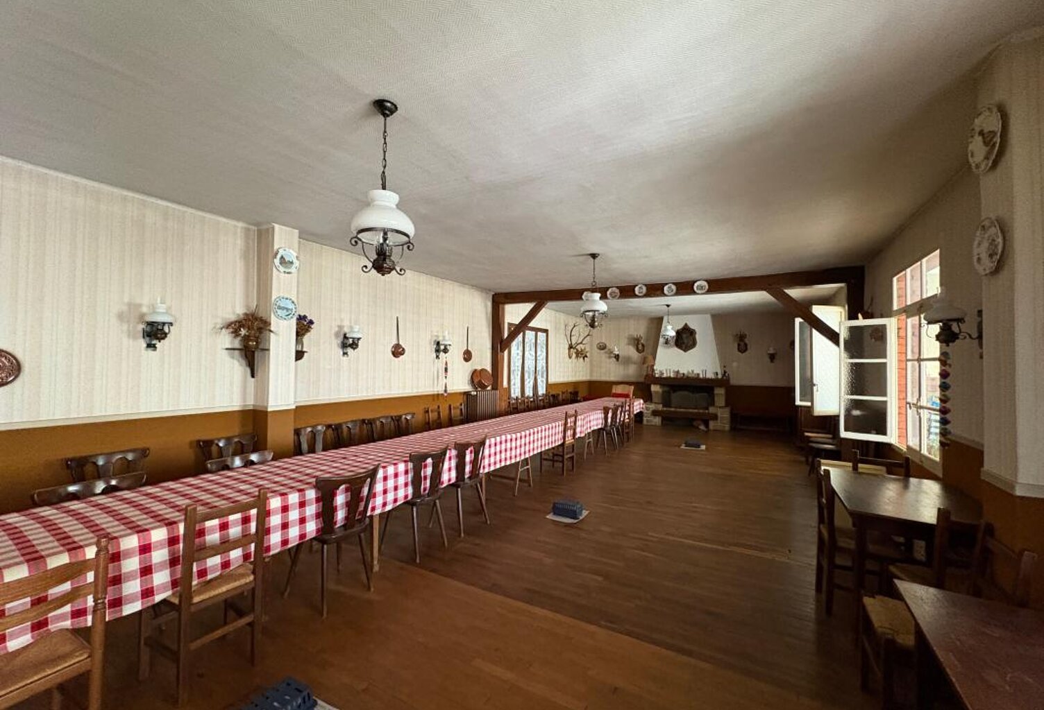 Ensemble immobilier avec ancien café-restaurant et maison d’habitation — photo 1