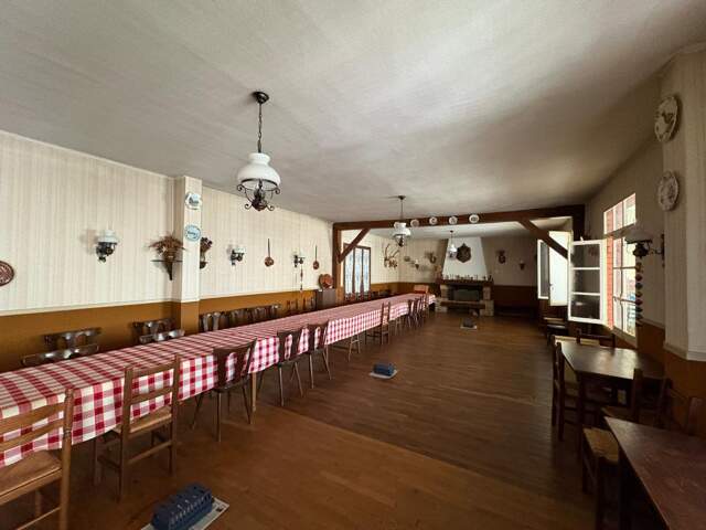 Ensemble immobilier avec ancien café-restaurant et maison d’habitation — photo du bien