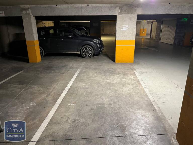 Garage   — photo 1