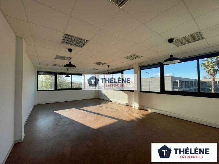 BUREAUX à LOUER — photo 1