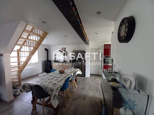 Maison rénovée sur sous-sol avec 3 chambres, garage et terrain — photo du bien