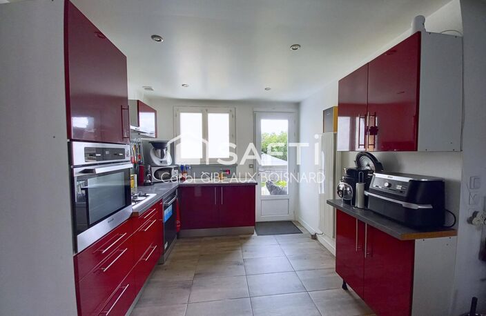Maison rénovée sur sous-sol avec 3 chambres, garage et terrain — photo 3