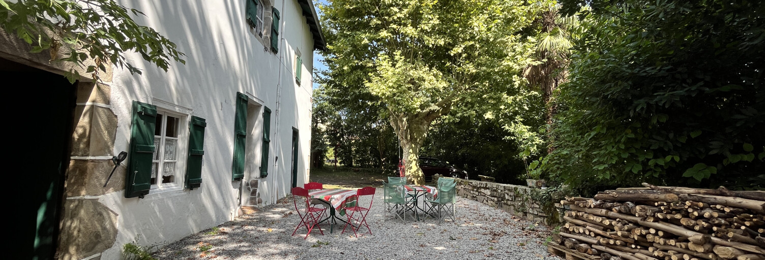 Maison 14 Pièces 271 m² à vendre à Saint-Étienne-de-Baïgorry (64430)