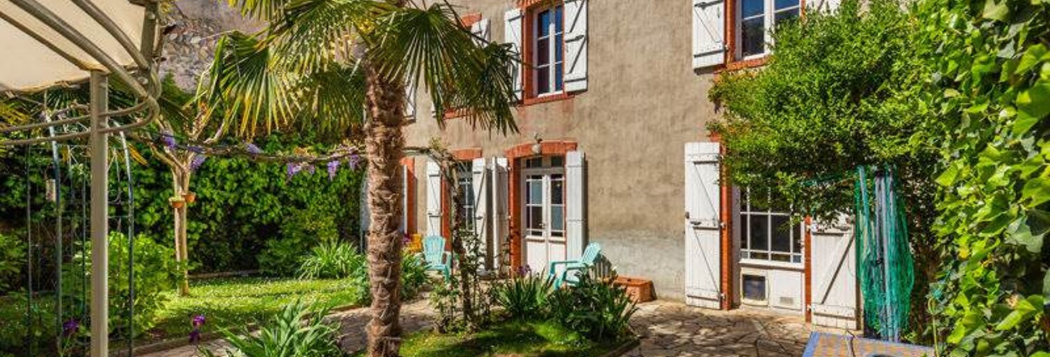 Maison 9 Pièces 306 m² à vendre à Cazères (31220)