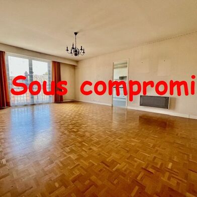 Appartement 3 pièces 243600 €