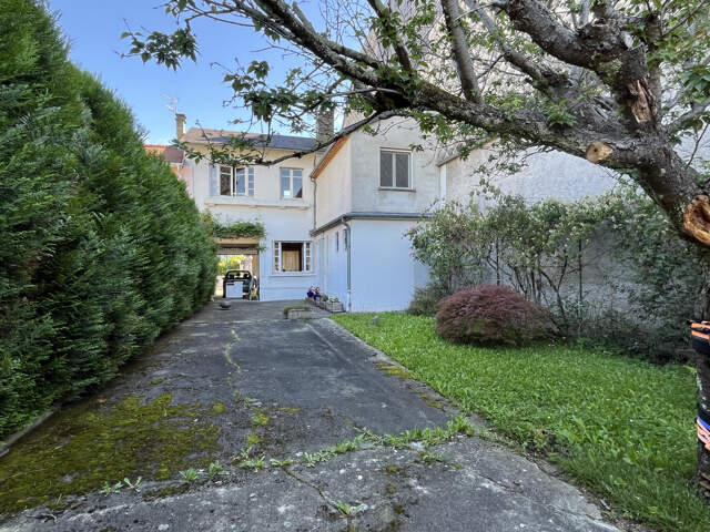 MAISON GARAGE ET JARDIN CENTRE VILLE — photo du bien