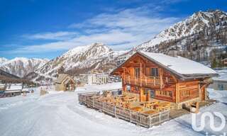 Maison 9 Pièces 250 m² à vendre à Isola (06420)