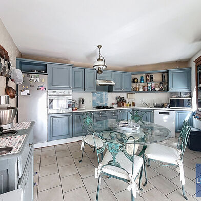 Appartement 4 pièces 163000 €