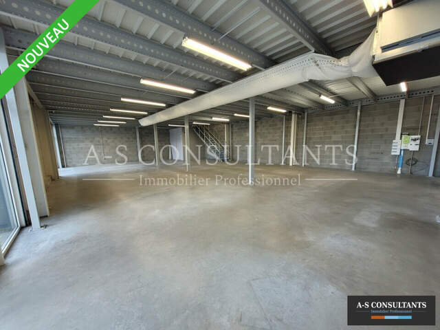 LOCAL COMMERCIAL à louer — photo du bien