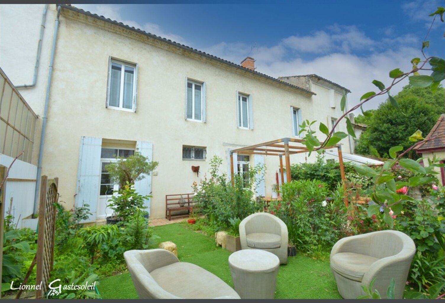 Maison de Ville de caractère en Pierre avec Studio Indépendant et Jardin à Sainte-Foy-la-Grande — photo 1