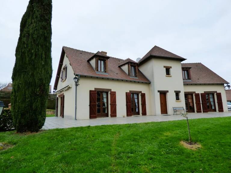 Grande maison familiale de 200 m² avec dépendances et piscine à Bourbon l’Archambault (03160) — photo 1