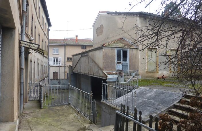 Dpt Loire (42), à vendre PANISSIERES Immeuble à réhabiliter de 1200 m2 — photo 2