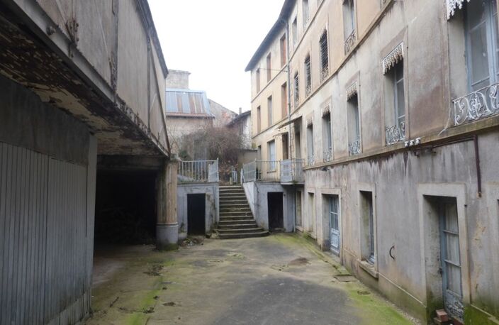 Dpt Loire (42), à vendre PANISSIERES Immeuble à réhabiliter de 1200 m2 — photo 4