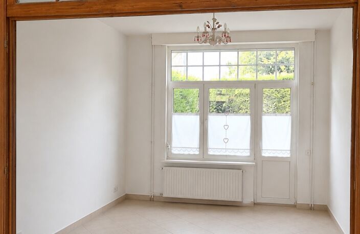 Maison bourgeoise de caractère  sur 3 niveaux–7 chambres – 2 salles d'eau,2 WC  Idéale pour une grande famille ou un investisseur — photo 3