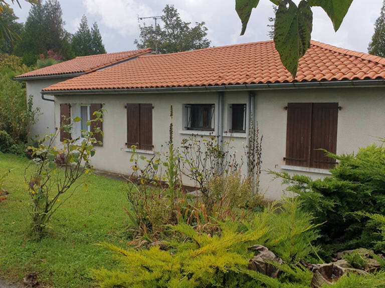 BARBEZIEUX Est à vendre maison 120 m² 3/4 chambres 2 garages terrain 15 000 m² avec un bois !!! — photo 1