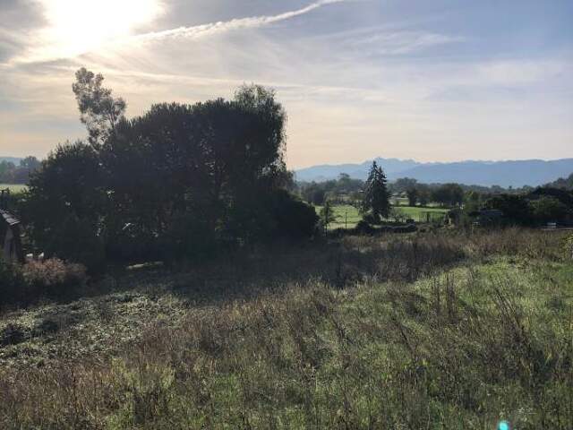 Terrain constructible plus de 2000 m²- Vue Pyrénées - 5 mn de Nay — photo du bien