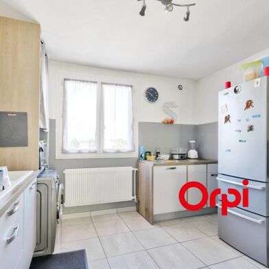 Appartement 4 pièces 180000 €