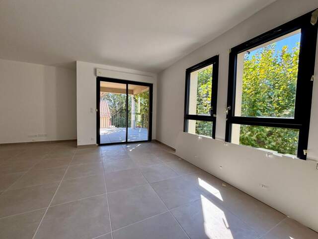 Appartement T4 dernier étage avec terrasse et parking — photo du bien