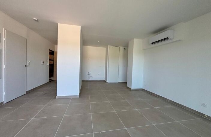 Appartement T4 dernier étage avec terrasse et parking — photo 2