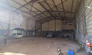 Local industriel 2 Pièces 350 m² à louer à Saint-Pierre (97410)