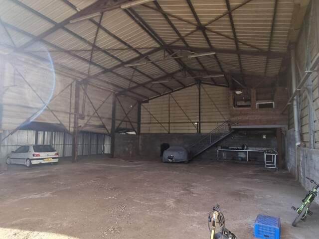 A LOUER ENTREPOT DE 350M² ST PIERRE — photo du bien