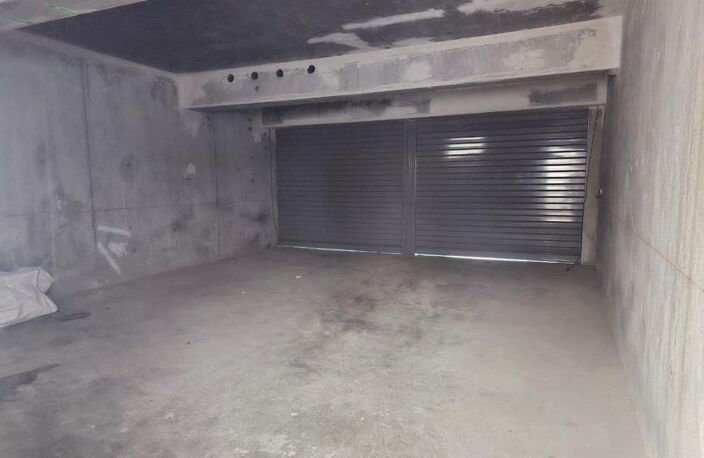 3 LOCAUX COMMERCIAUX -N3- AXE PRINCIPAL LE TAMPON — photo 2