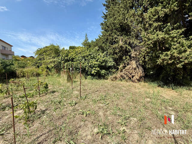 Terrain constructible de 355  m2 Secteur PORT ARIANE — photo du bien