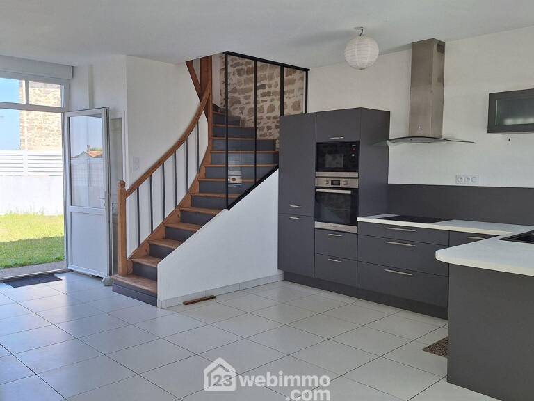 Maison - 68m² - Avrillé — photo 1