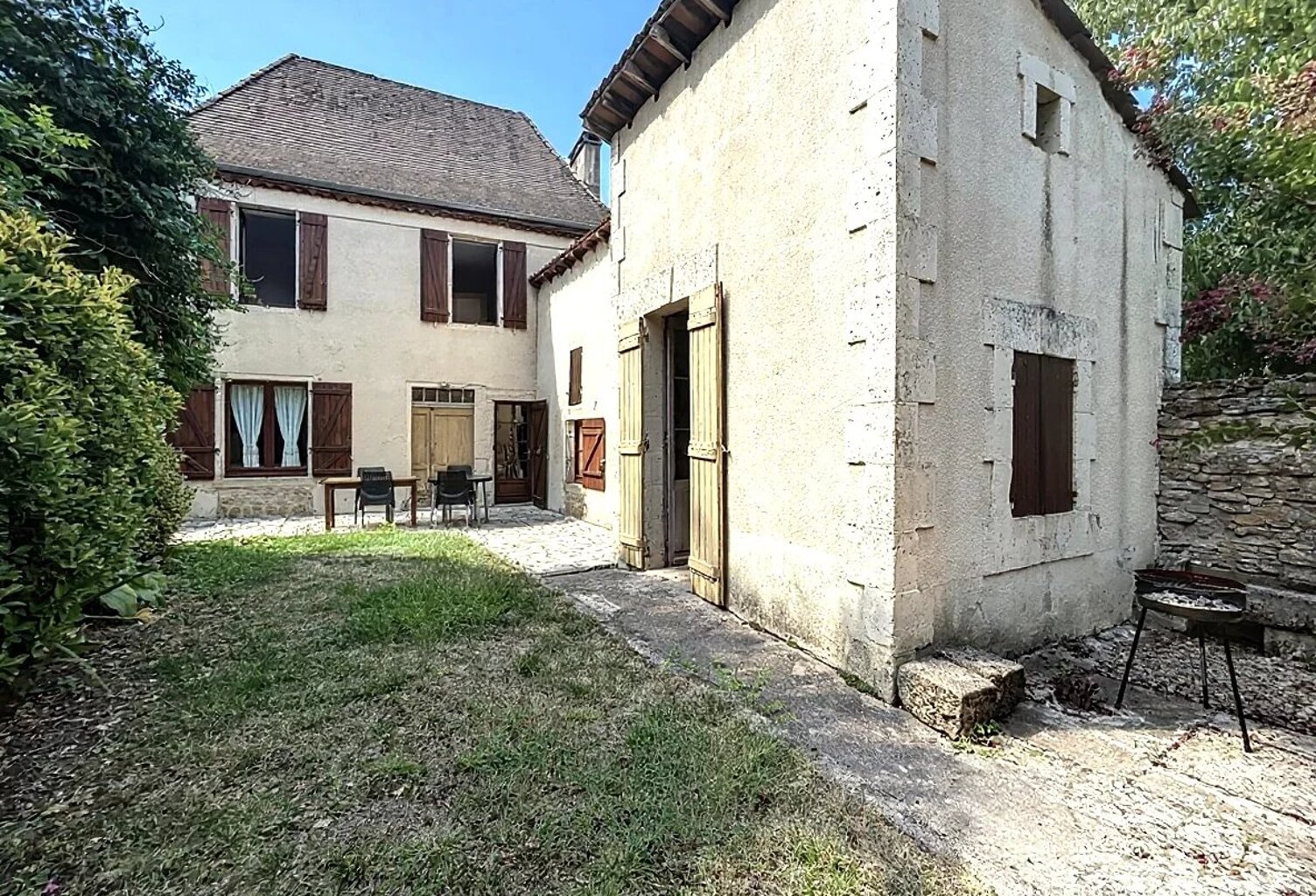 Charmante Maison en Pierre avec Jardin et Dépendances à Deux Pas du Centre-Ville de Buisson-de-Cadouin — photo 1