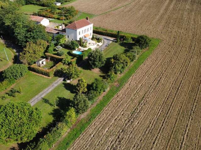 Maison 8 pièces 230 m&sup2; — photo du bien