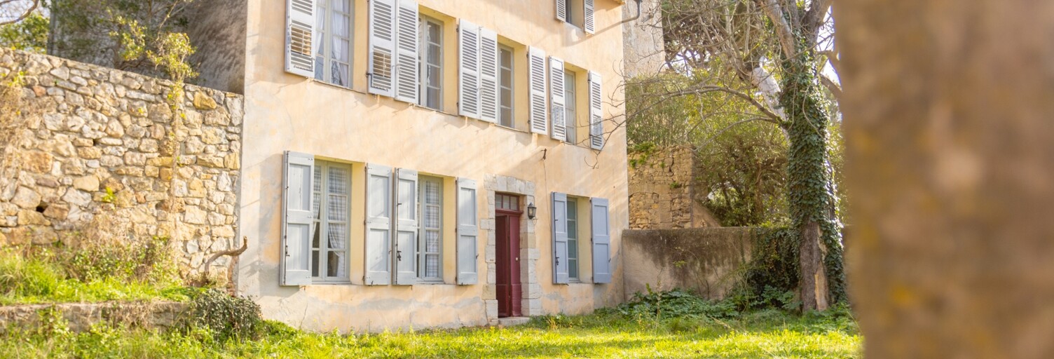 Maison 9 Pièces 235 m² à vendre à Le Revest-les-Eaux (83200)