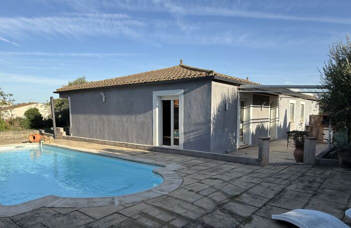 Villa — photo 2