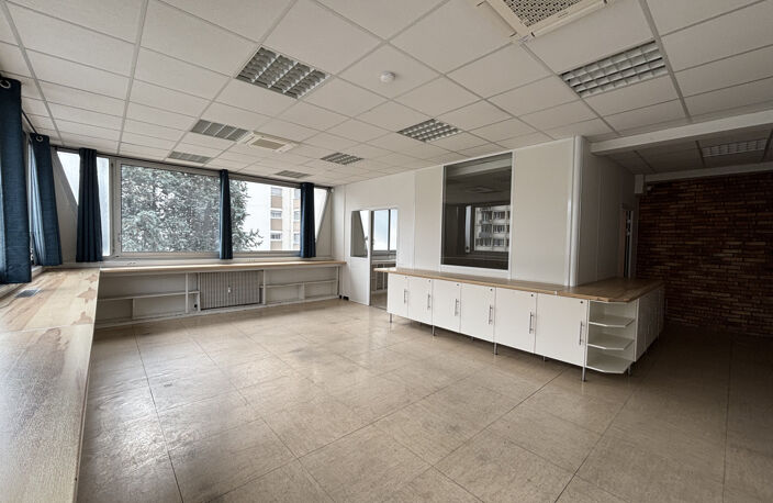 A louer Local Professionnel/Bureaux 87 m2 — photo 3