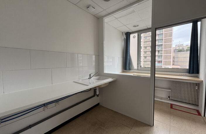 A louer Local Professionnel/Bureaux 87 m2 — photo 4