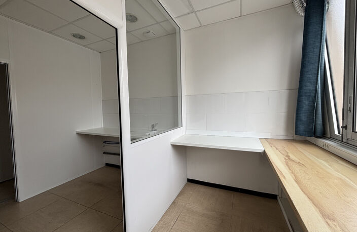 A louer Local Professionnel/Bureaux 87 m2 — photo 5