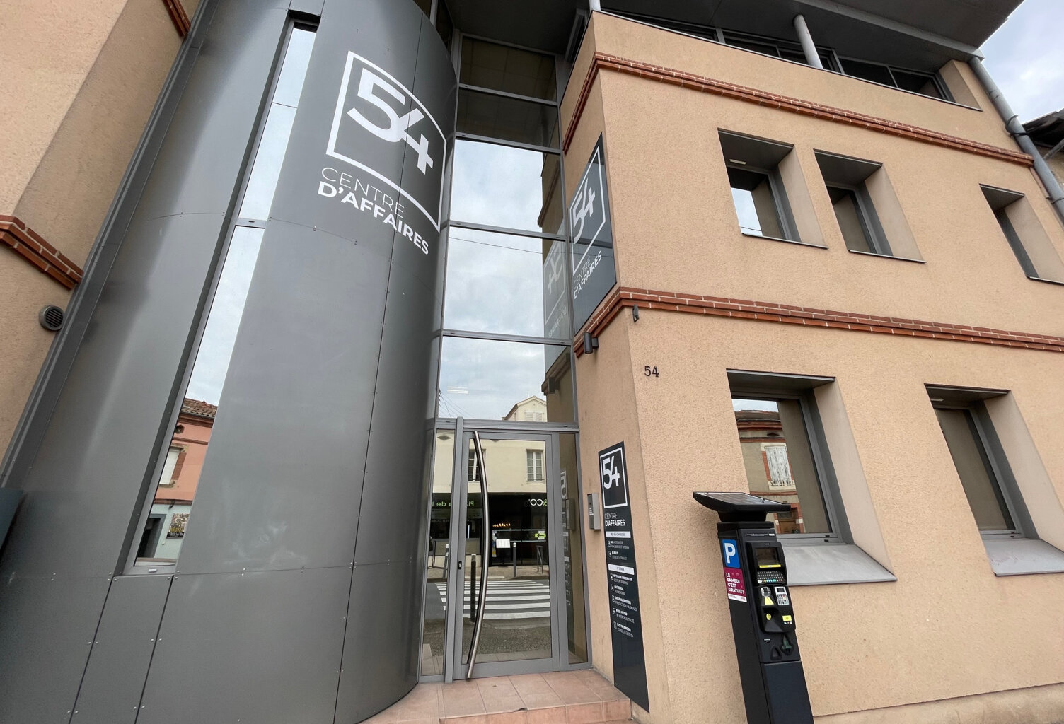 BUREAUX AVEC PARKINGS — photo 1