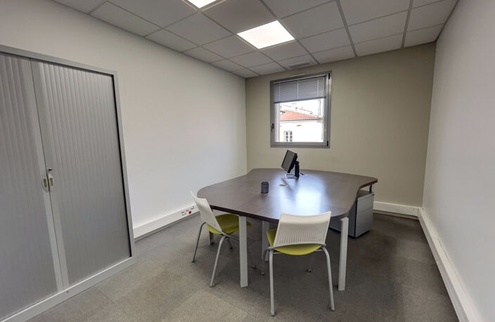 BUREAUX AVEC PARKINGS — photo 4