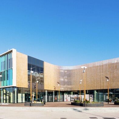 Commerce  215000 €