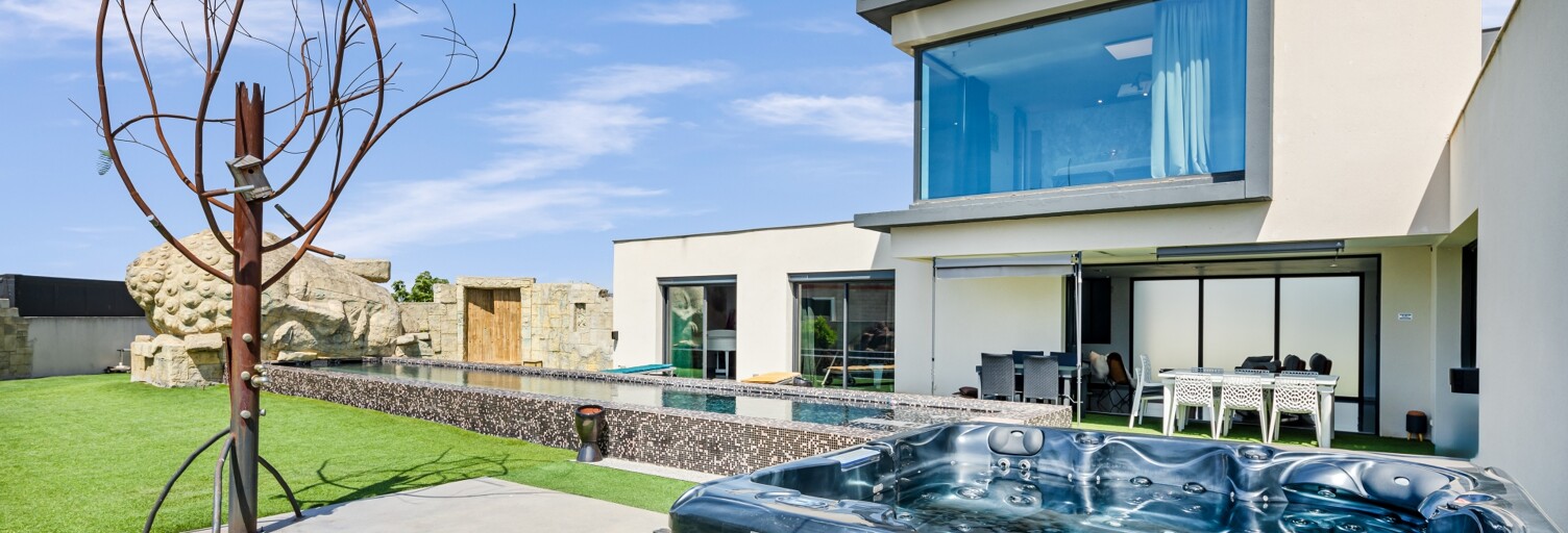 Maison 8 Pièces 260 m² à vendre à Claira (66530)