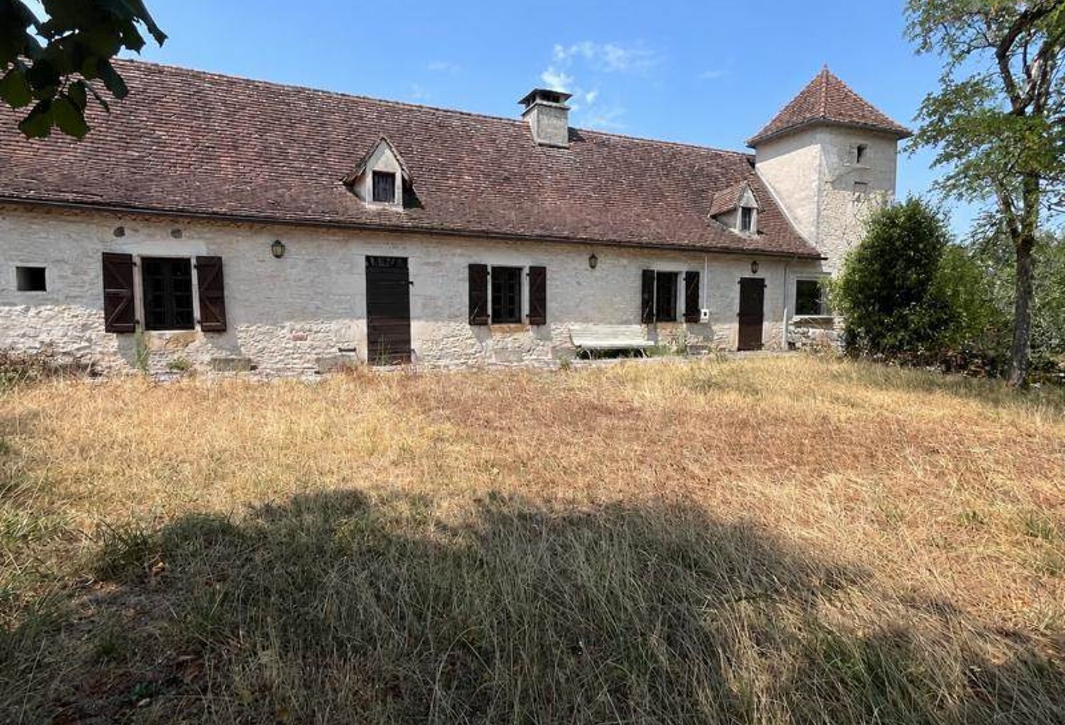 Maison en pierre de 6 pièces principales — photo 1
