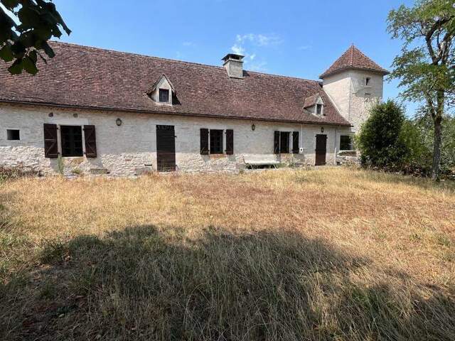 Maison en pierre de 6 pièces principales — photo du bien