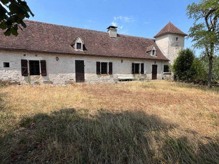 Maison en pierre de 6 pièces principales — photo 1